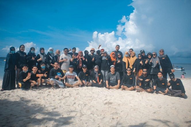 					‘Family Gathering’, Rombongan BKPSDM Luwu Kunjungi Tanjung Bira Bulukumba