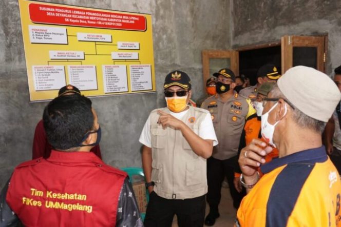 					Jumlah warga Kabupaten Magelang, Jawa Tengah, yang mengungsi akibat status siaga Gunung Merapi terus bertambah. Pihak BPBD pun menyiapkan lokasi pengungsian. Mereka menjalani rapid test. ()
