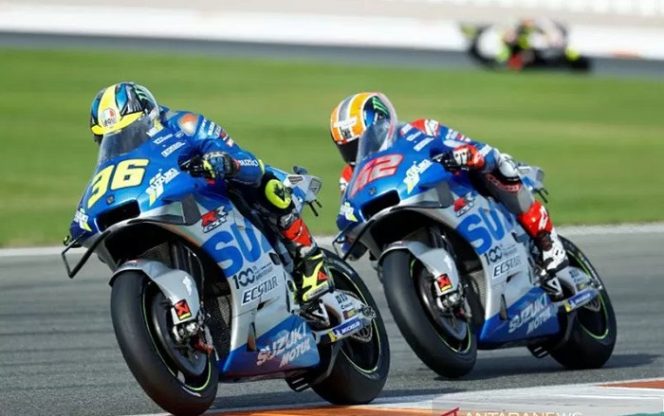 					Pebalap tim Suzuki Ecstar Joan Mir dan Alex Rins di Grand Prix Eropa, Sirkuit Ricardo Tormo, Valencia, Spanyol. (8/11/2020) ANTARA/REUTERS/Juan Medina/pri.