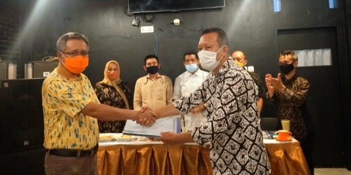 Ketua DPC KKb Gowa Terpilih, Ismail Majid (kiri). Foto: berita.news/ist)