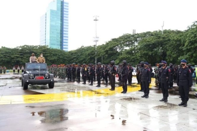 					Apel gelar pasukan TNI-Polri di Makassar dalam rangka pengamanan Natal dan Tahun Baru