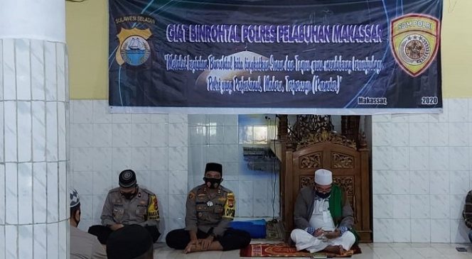 					Jajaran Polres Pelabuhan Makassar gelar Zikir bersama dengan pelaku tawuran. (Istimewa). 