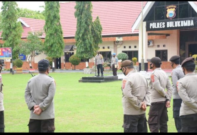 					Jelang Hari Pencoblosan 9 Desember, Kapolres Bulukumba Pimpin Apel Pergeseran Pasukan Pilkada 2020