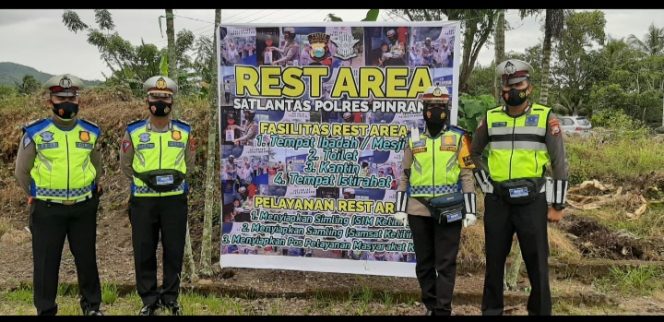 					Rest Area Satlantas Polres Pinrang Hadirkan Pelayanan Simling, Samling dan Pos Keliling