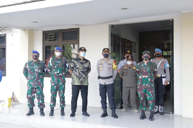 					Walikota Semarang Hendrar Prihadi bersama jajaran Forkopimda. ()
