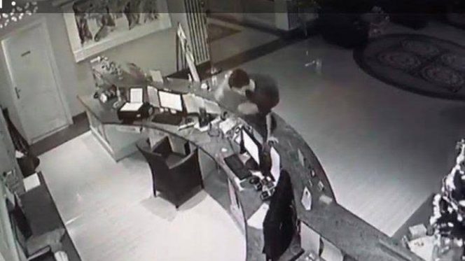 					Bocah di Makassar terekam CCTV rampok uang belasan juta di Hotel. (Tangkapan Layar Video Viral). 