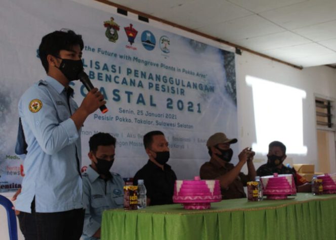 					Kegiatan COASTAL HMTK UNHAS Sosialisasi Penanggulangan Bencana Pesisi. (Dok. HMTK UNHAS).