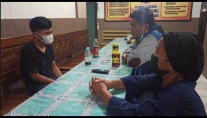 					Pemuda di Parepare diamankan Polisi lantaran melakukan pengancaman menggunakan pisau kepada ibunya. (Istimewa). 