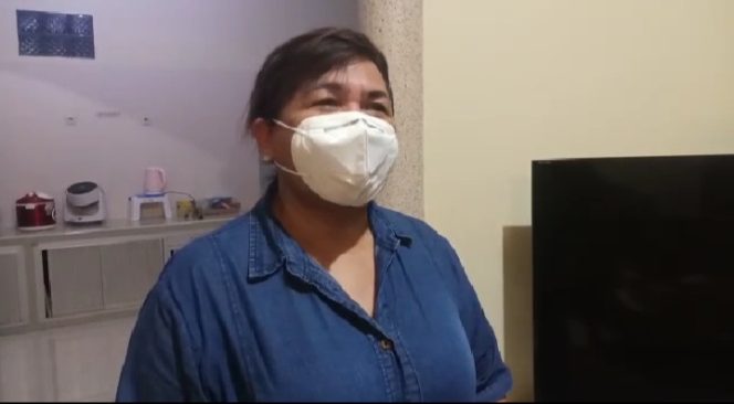 					Magdalena, ibu Ricko Mahulette, korban kecelakaan Pesawat Sriwijaya Air saat ditemui dikediamannya di kompleks Puri Kencana Asri, Kecamatan Tamalanrea, Kota Makassar. 