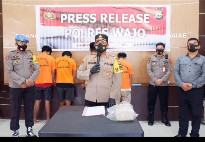 					Kapolres Wajo, AKBP Muhammad Islam menggelar jumpa pers kasus pembakaran rumah di Kabupaten Wajo. (Istimewa). 