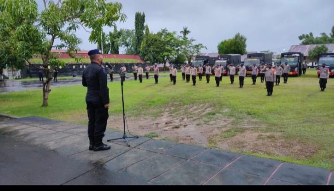 					Batalyon B Pelopor Satbrimob Polda Sulsel memberangkatkan tim kemanusiaan yang berjumlah 1 SST personel untuk membantu korban Gempa Bumi di Mamuju Sulawesi Barat.