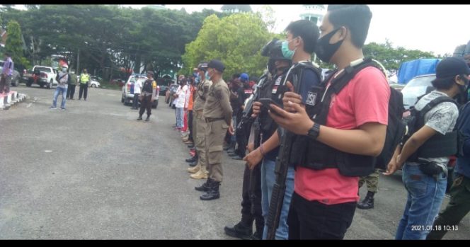 					Polres Pinrang Kawal Bantuan Logistik untuk Korban Gempa Sulbar. 