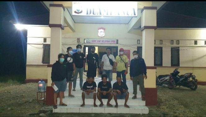 					Polsek Duampanua Polres Pinrang Tangkap Tiga Orang Petani yang telah melakukan penganiayaan terhadap seorang kakek. (Istimewa). 