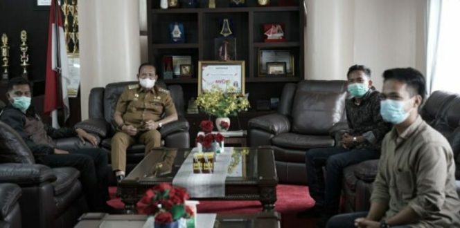 					Bahas Luwu Tengah, Basmin Mattayang Terima Audiensi Perwakilan Mahasiswa