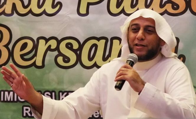 					Arsip. Syekh Ali Jaber memberikan ceramah agama di Kantor Imigrasi Kelas I Jakarta Pusat di Sunter, Jakarta, Rabu (31/5/2017). ANTARA FOTO/Rivan Awal Lingga/aww/aa.