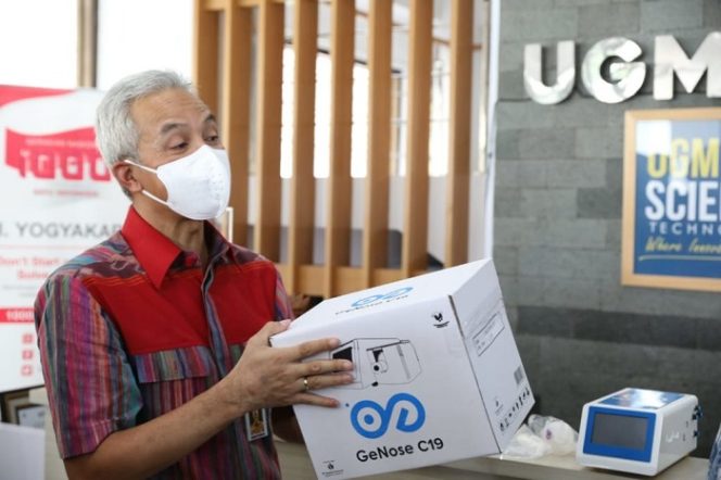 					Gubernur Jawa Tengah Ganjar Pranowo berada di UGM Science Technopark, Selasa (5/1/2021). ()