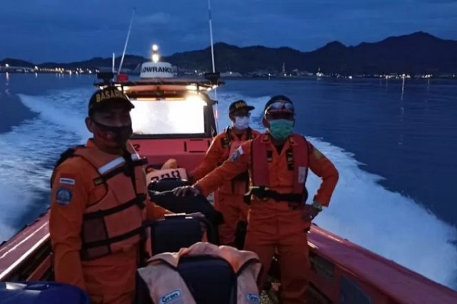 					Basarnas Banten mengerahkan personil untuk membantu korban Pesawat Sriwijaya Air SJ182 yang diduga jatuh di Kawasan Kepulauan Seribu, Sabtu.