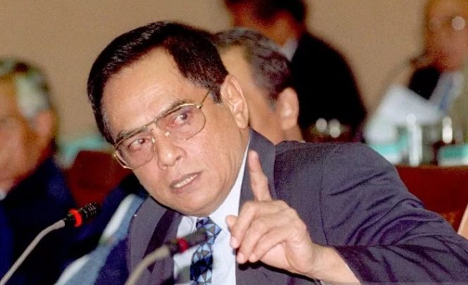 					Foto Dokumentasi - Ketua Umum KONI Pusat, Wismoyo Arismunandar berbicara di depan Komisi VI DPR-RI dalam rapat dengar pendapat di Gedung DPR-MPR RI Senayan, Jakarta, Selasa (9/10/2001). ANTARA FOTO/Sunyoto/pras.