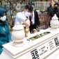 Bupati Gowa, Adnan Purichta Ichsan dan Istri saat ziarah ke Makam Almarhum IYL. (Foto: berita.news/Putri).