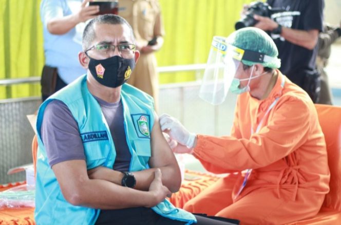 					Kapolres Parepare, AKBP Welly Abdillah Disuntik Vaksin Covid-19. 