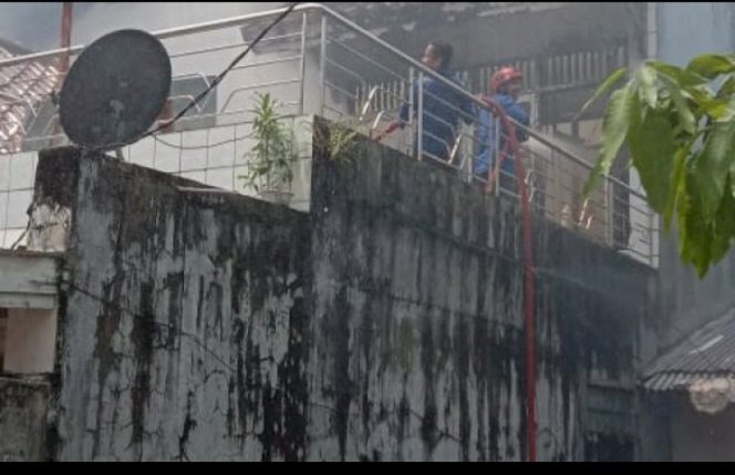 					Si Jago Merah Melalap Rumah Milik Dirut Bank di Makassar