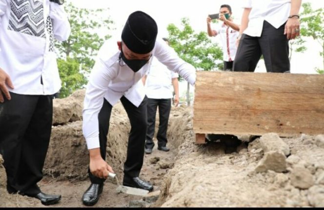					Letakkan Batu Pertama Pembangunan Pondok dan Mushallah, Bupati Bantaeng: Ini Ladang Bagi Kita Semua