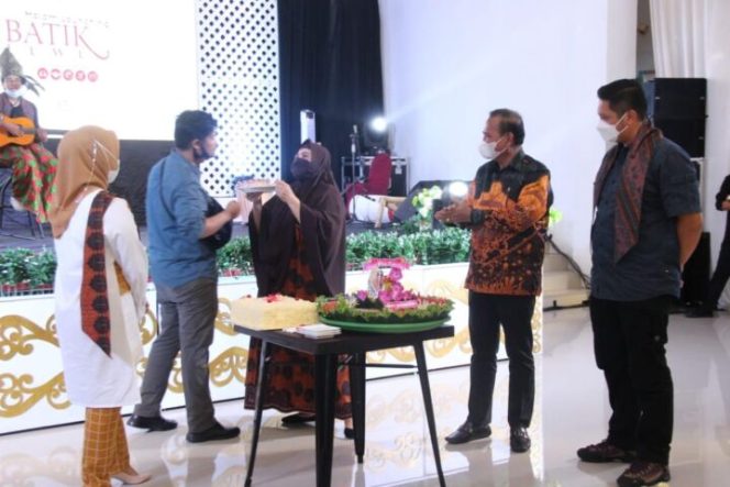					Bupati Launching Batik Asli Luwu, Akan Dibuatkan Perda