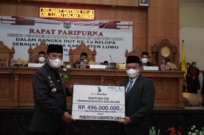 					HUT Belopa, Pemkab Luwu Terima Bantuan Rp 496 Juta dari Bank Sulselbar, Bupati: Untuk Bangun RTH