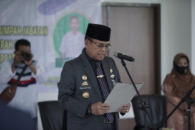 					Bupati Luwu DR H Basmin Mattayang
