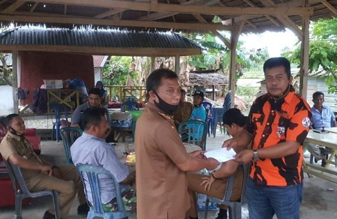 					Pemuda Pancasila Luwu Beri Bantuan Korban Puting Beliung di Walmas
