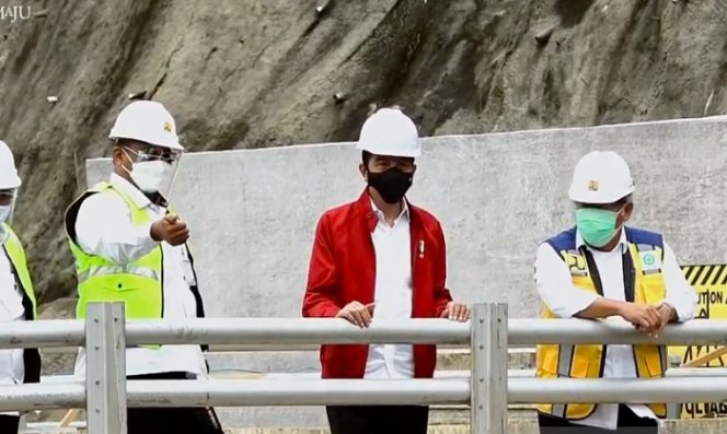 					Tangkapan Layar Presiden Joko Widodo saat meresmikan Bendungan Tapin, Kalimantan Selatan, Kamis. (Youtube Sekretariat Presiden)