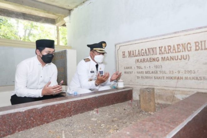 					Usai Dilantik, Wabup Gowa Langsung Ziarah ke Makam Orang Tuanya di Manuju-