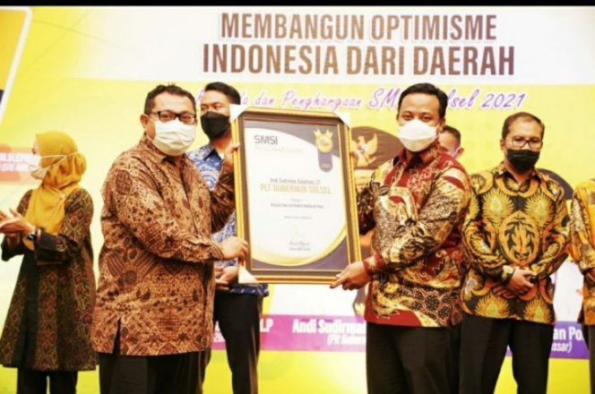 					Peduli Media dan Pers, Plt Gubernur Terima Penghargaan SMSI