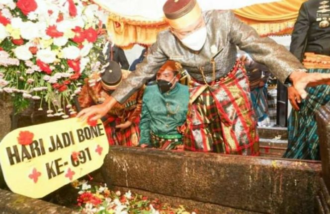					Hari Jadi Bone, Bupati Bersama Forkopimda Ziarah Makam Arung Palukka di Gowa