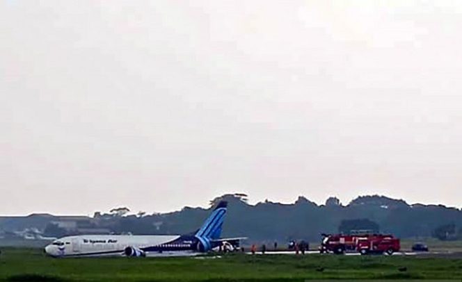 					Pesawat kargo Trigana Air PSK YSF dengan rute Halim Perdanakusma - Makassar keluar dari runway (landasan pacu) saat mendarat di Bandara Halim Perdanakusma, Jakarta Timur, Sabtu (20/3/2021). ANTARA FOTO/HO/foc.