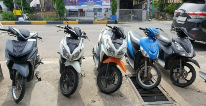 					Barang Bukti yang berhasil diamankan Resmob Polres Pinrang dari penangkapan kedua pelaku curanmor tersebut.