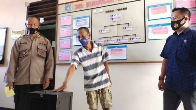 					Amrin (44) saat diamankan di Polsek Bacukiki jajaran Polres Parepare.