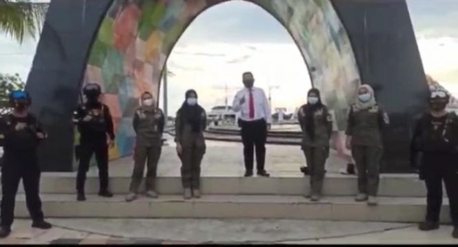 					Tandianus Tappi sebelum diamankan Tim Thunder usai dimintai KTA dan memperlihatkan KTP.