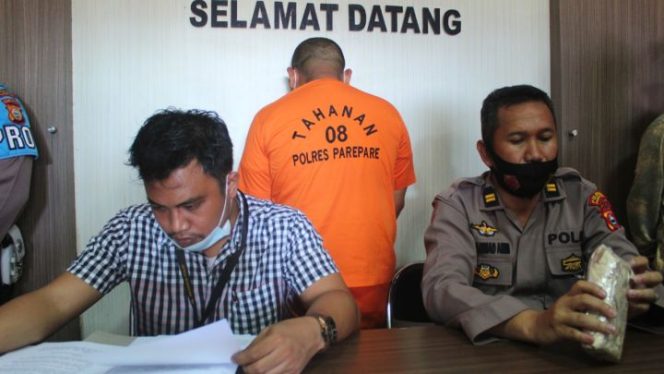 					Kasat Reskrim Polres Parepare, IPTU Asian Sihombing saat merilis kasus tersebut di Polres Pare.
