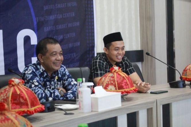 					Wakil Bupaati Barru, Aska Mappe disudut kiri saat menghadiri pembukaan APKASI secara virtual.