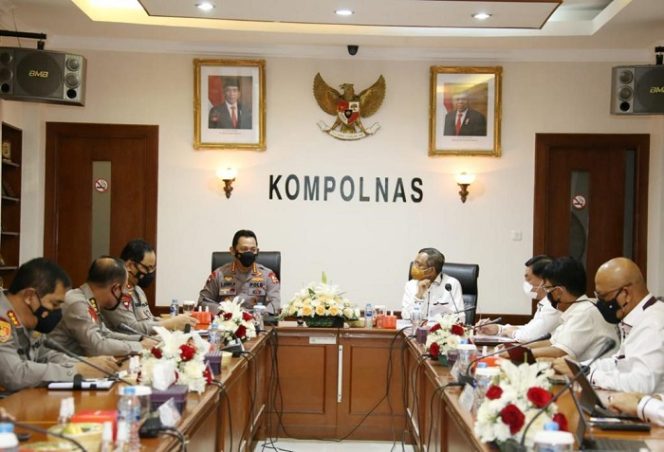 					Kapolri Jenderal Pol Listyo Sigit Prabowo bertemu dengan Ketua Kompolnas Mahfud MD, Selasa (9/3/2021).