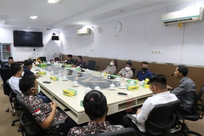 					Komisi A DPRD Makassar Mediasi LSM Dan Pengusaha Soal Maraknya Minimarket