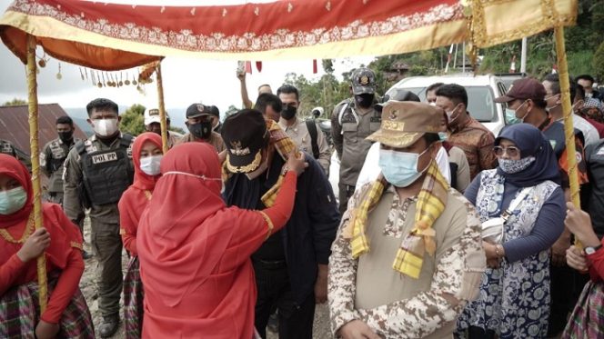 					Plt Gubernur Tinjau Vaksinasi dan Sentra IKM Barambing di Luwu