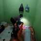 Mayat Istri yang disimpan di dalam kamar kos. (foto: Sindo/Tritus)
