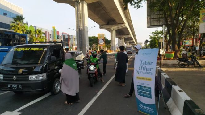 					Muslimah Wahdah Sebar 48.516 Paket Ifthar Serentak di Seluruh Indonesia