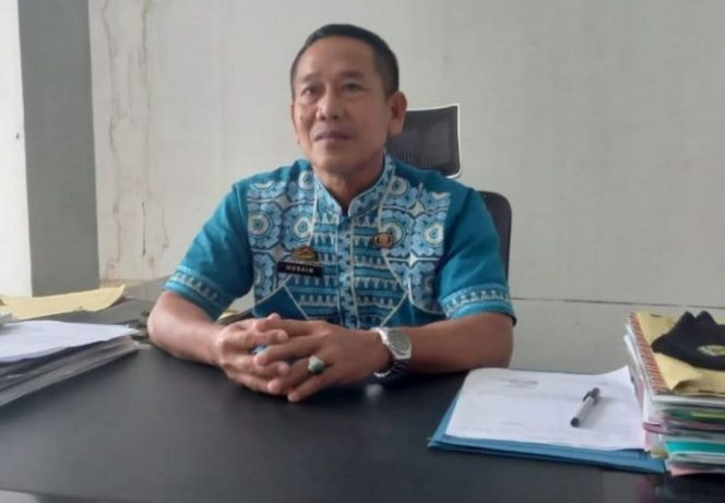 					Kepala Dinas Perdagangan, Husain.