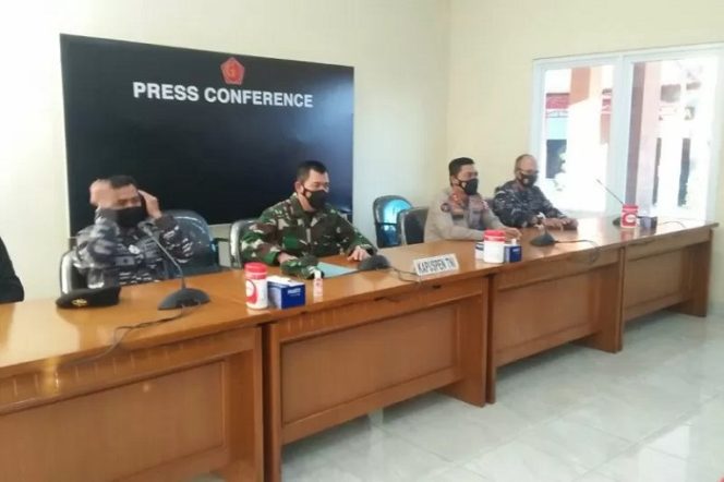 					Konferensi pers terkait KRI Nanggala-402 di Base Ops Lanud Ngurah Rai, Badung, Bali. ANTARA/Ayu Khania Pranisitha. (Antara/Ayu Khania Pranisitha/2021)