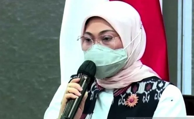 					Menaker Ida Fauziyah dalam konferensi pers virtual Kementerian Ketenagakerjaan yang dipantau dari Jakarta pada Senin (12/4/2021) ANTARA/Prisca Triferna/pri.