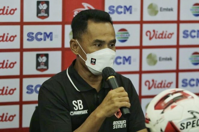 					Pelatih PSM Makassar Syamsuddin Batolla