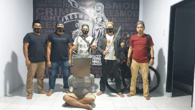 					Kahar (40) saat berhasil diamankan anggota Resmob Polres Pinrang.
